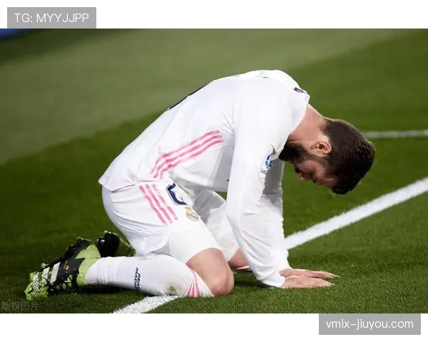 镜头之外:蒙扎对阵卡利亚里,双方教练席频繁通过平板电脑进行临场调整 镜头之外:蒙扎对阵卡利亚里,双方教练席频繁通过平板电脑进行临场调整